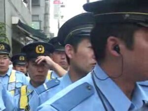 韓国大使館附近は戒厳令下?